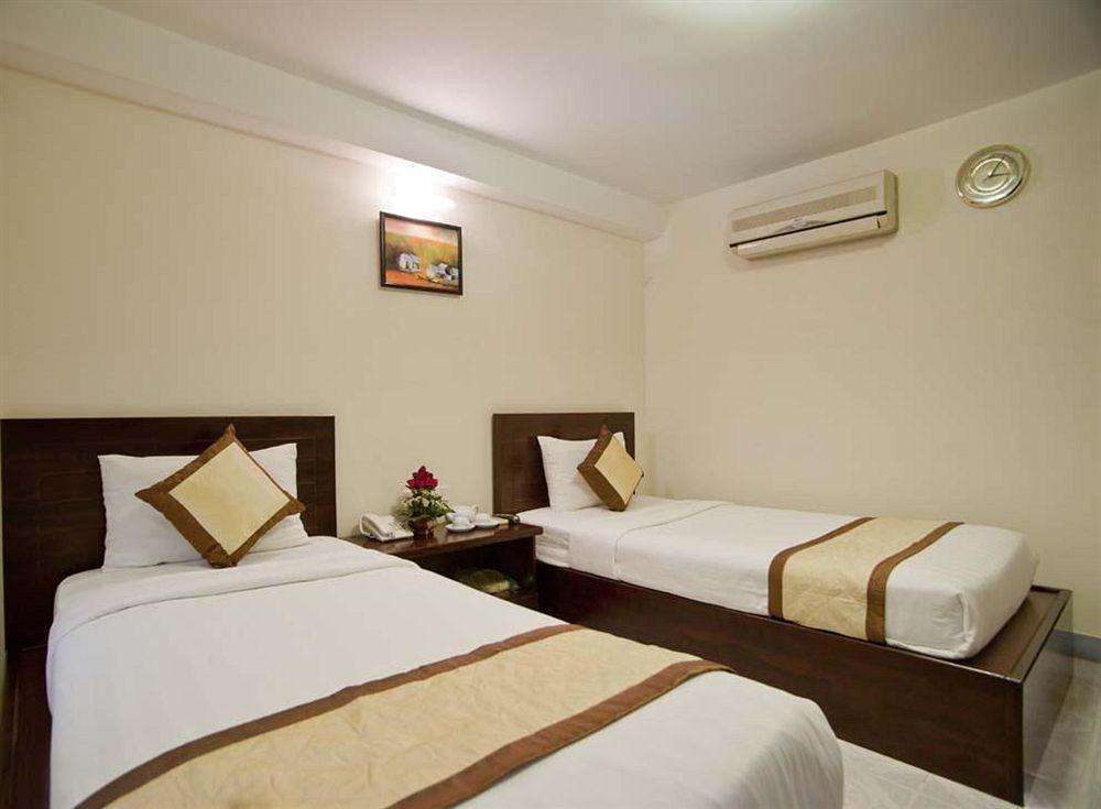 Oyo 438 Small Bay Hotel ホーチミン市 エクステリア 写真