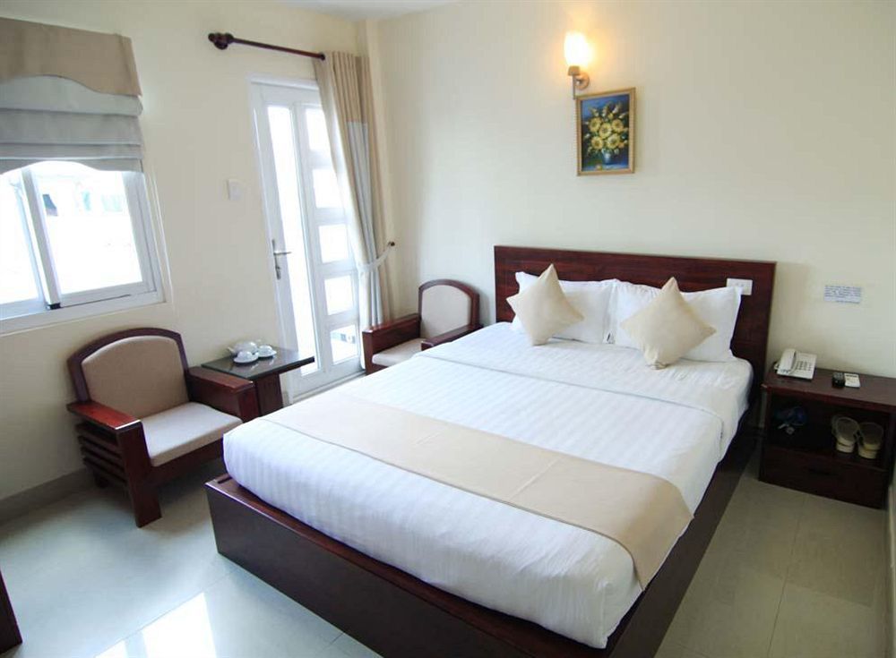 Oyo 438 Small Bay Hotel ホーチミン市 エクステリア 写真