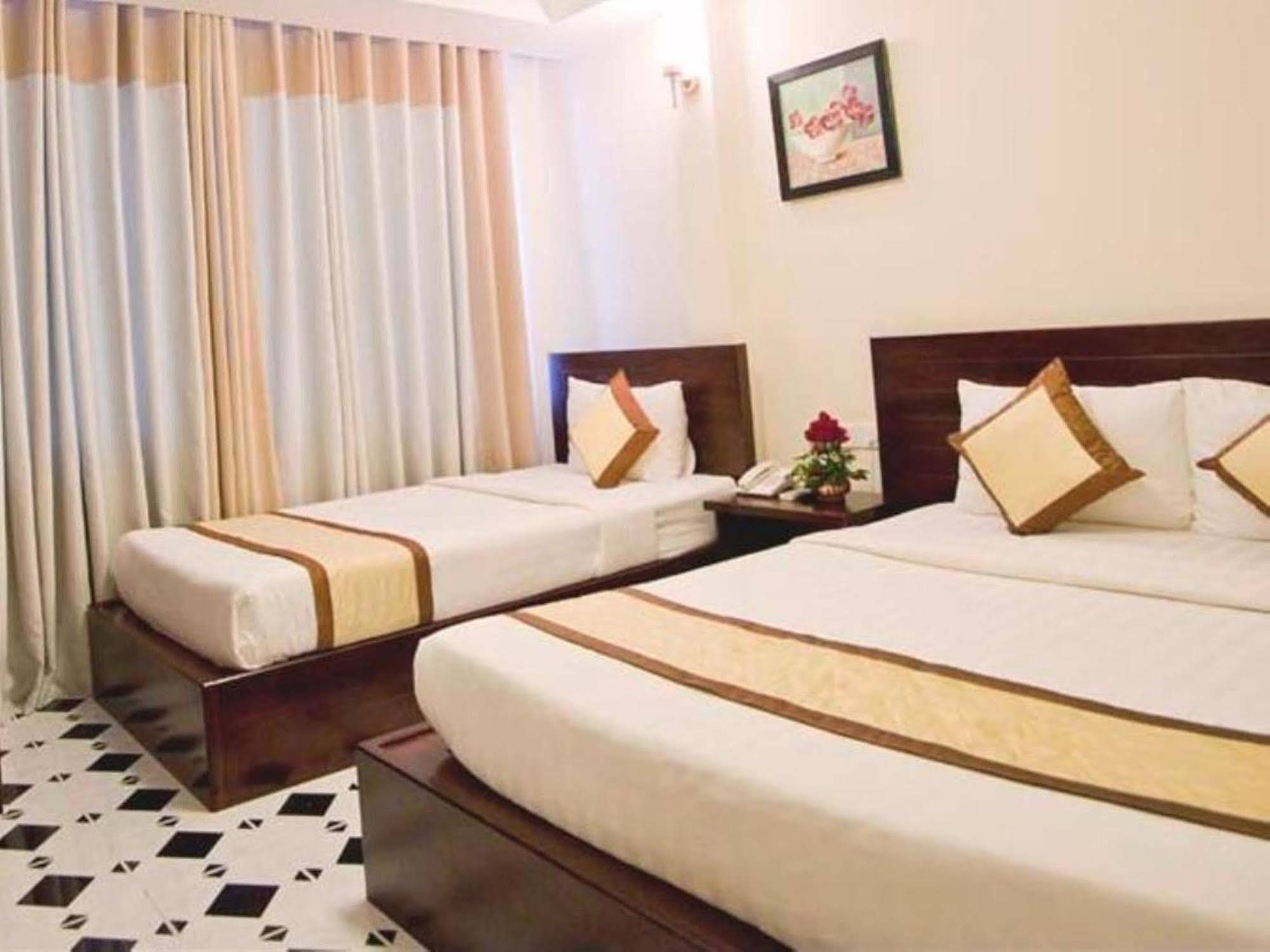 Oyo 438 Small Bay Hotel ホーチミン市 エクステリア 写真