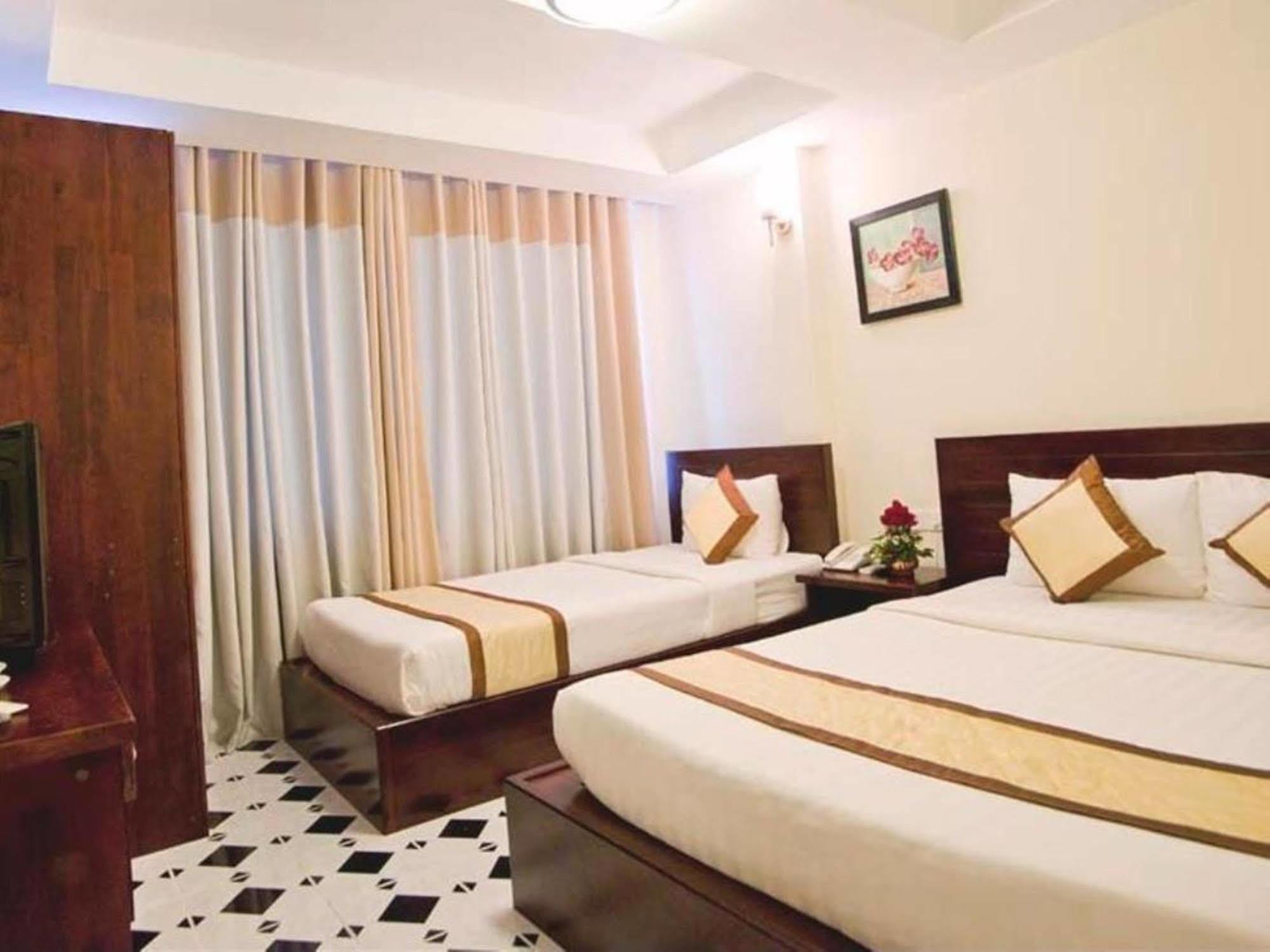 Oyo 438 Small Bay Hotel ホーチミン市 エクステリア 写真