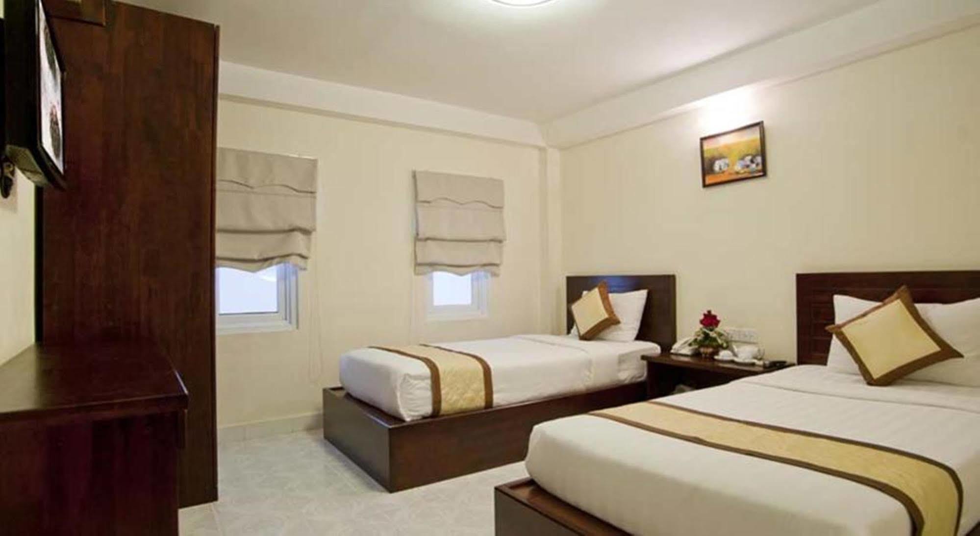 Oyo 438 Small Bay Hotel ホーチミン市 エクステリア 写真