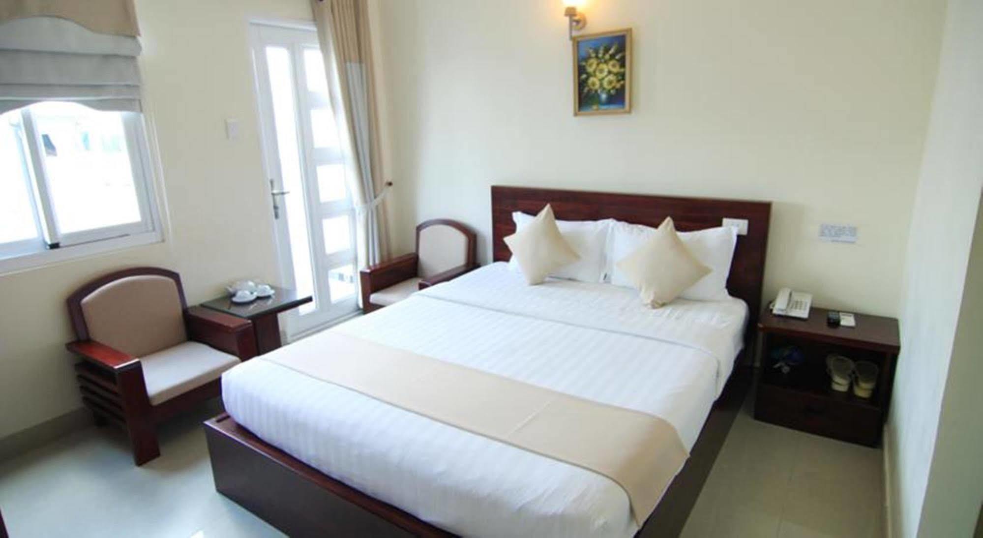 Oyo 438 Small Bay Hotel ホーチミン市 エクステリア 写真