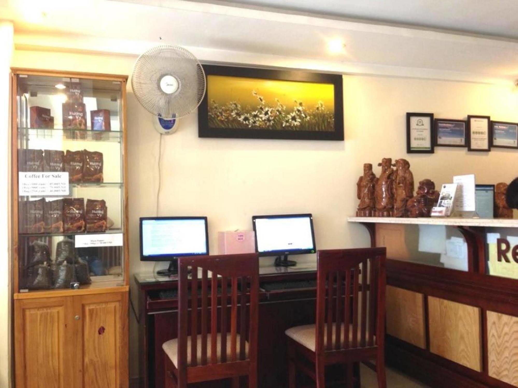 Oyo 438 Small Bay Hotel ホーチミン市 エクステリア 写真