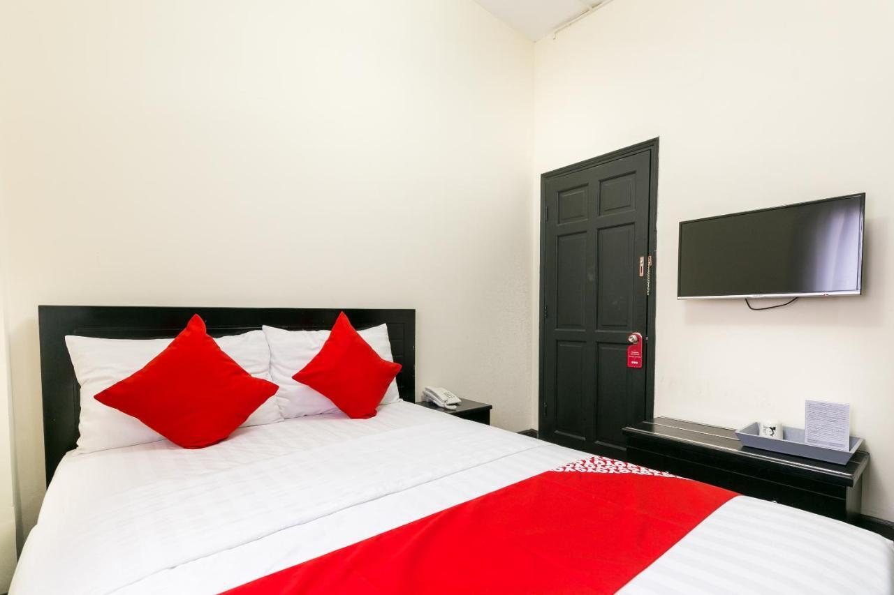 Oyo 438 Small Bay Hotel ホーチミン市 エクステリア 写真
