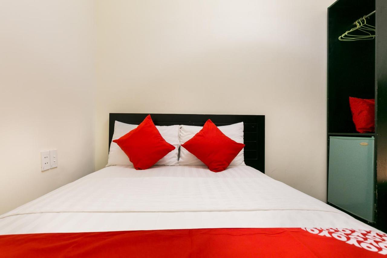 Oyo 438 Small Bay Hotel ホーチミン市 エクステリア 写真