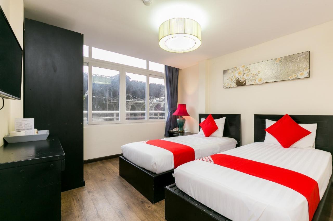 Oyo 438 Small Bay Hotel ホーチミン市 エクステリア 写真