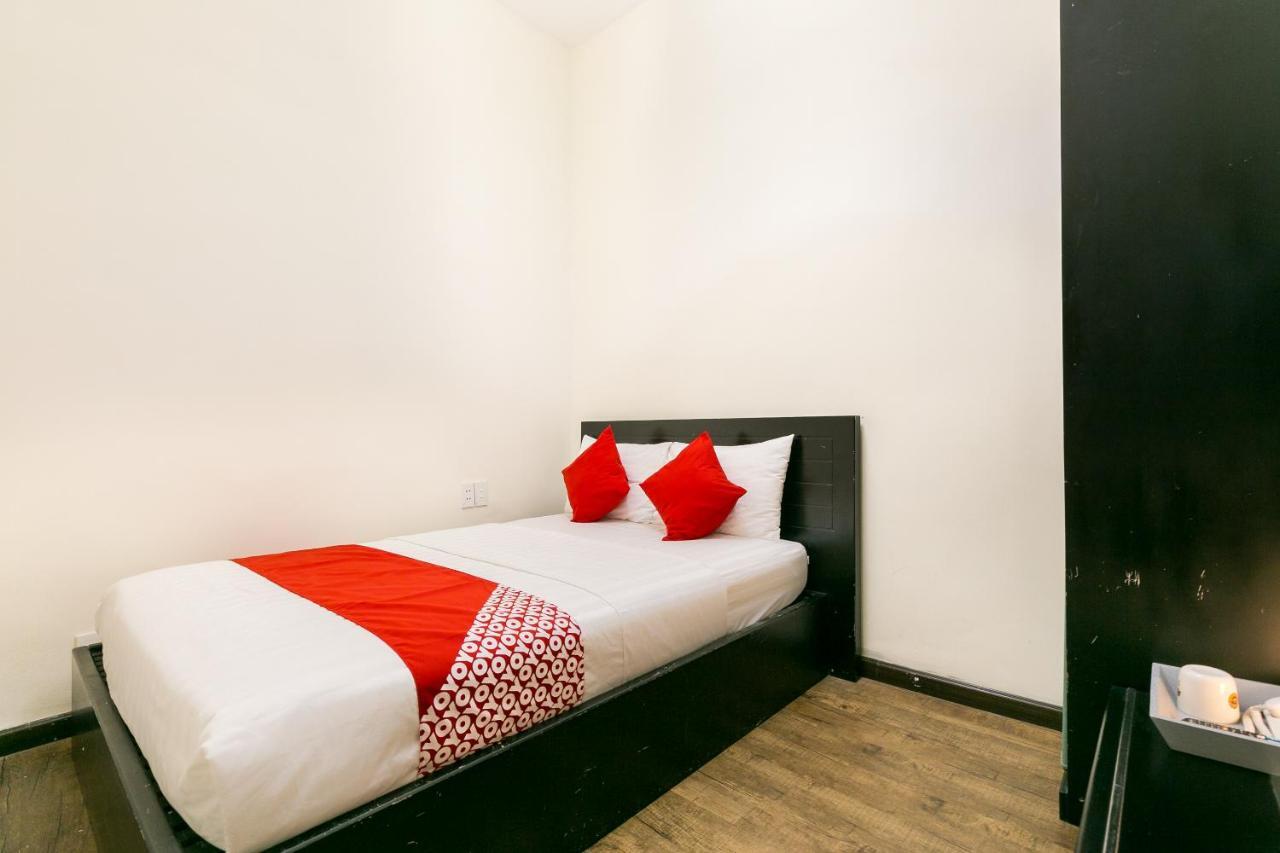 Oyo 438 Small Bay Hotel ホーチミン市 エクステリア 写真