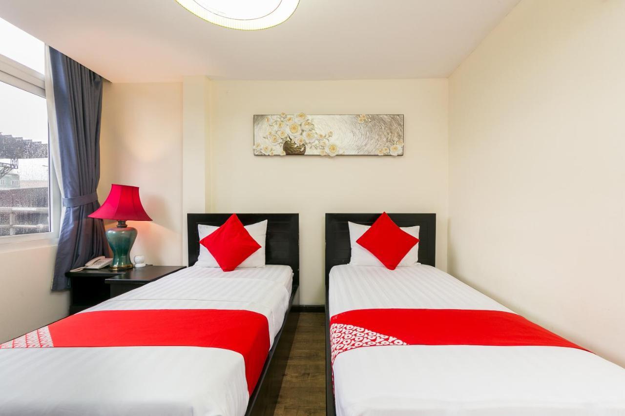Oyo 438 Small Bay Hotel ホーチミン市 エクステリア 写真