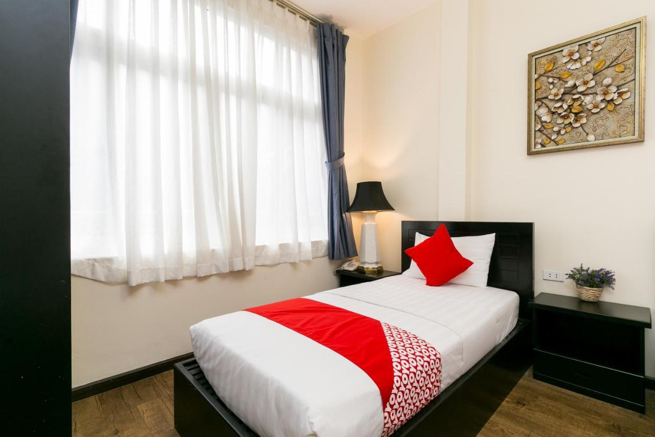 Oyo 438 Small Bay Hotel ホーチミン市 エクステリア 写真