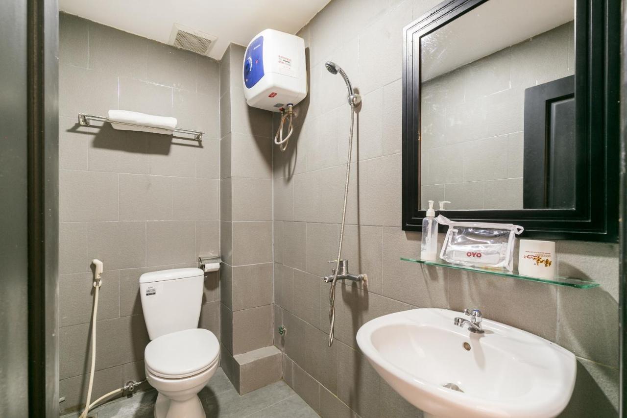 Oyo 438 Small Bay Hotel ホーチミン市 エクステリア 写真